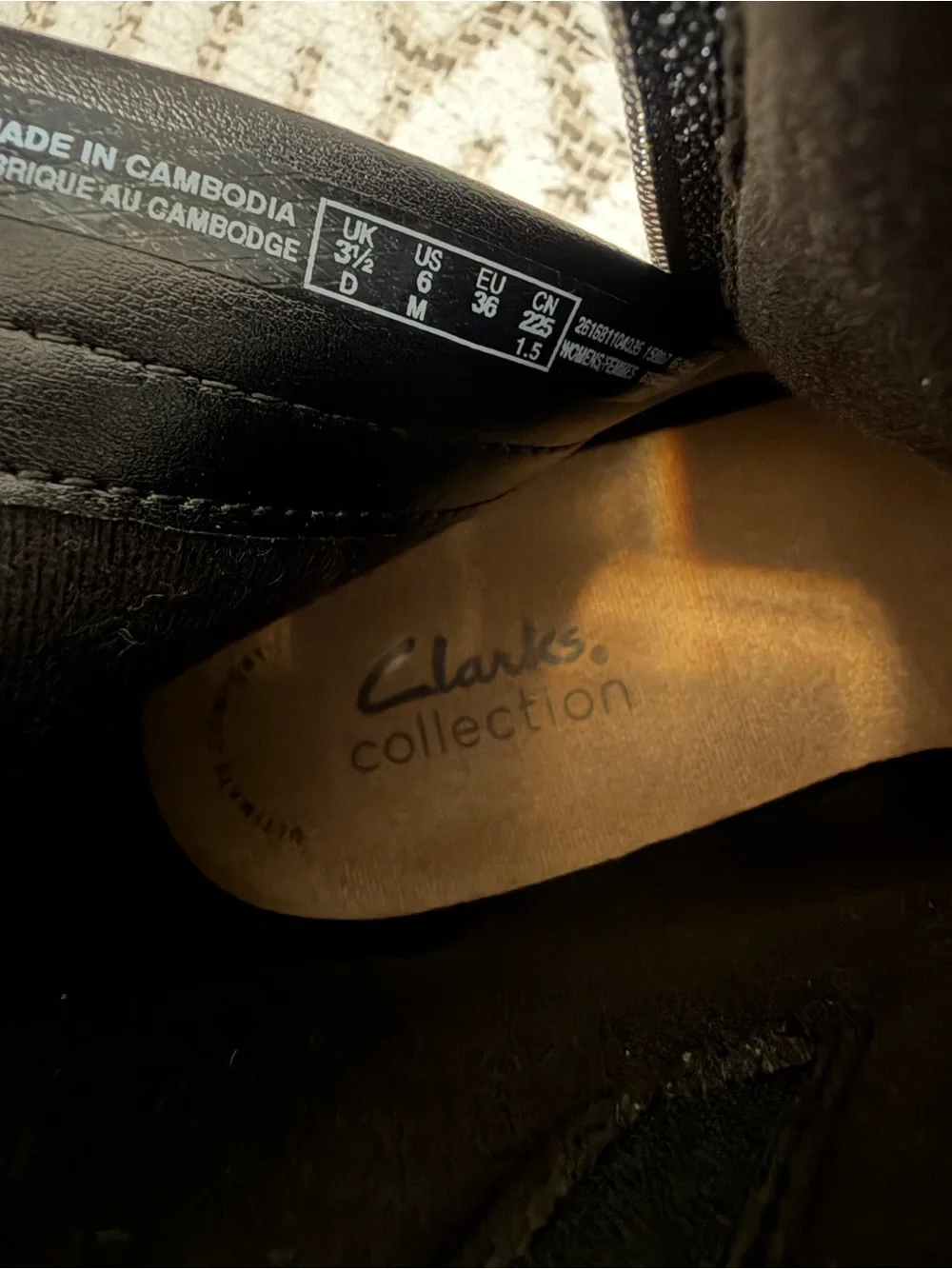 Clarks Emily Willow Ankle Boot Soft Leather Round Toe Zipper ClosureComfortable